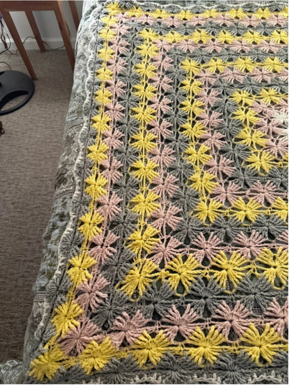 Handmade Crochet Afghan Throw Blanket 62x74 Pastel Floral Starburst Granny Cotta
